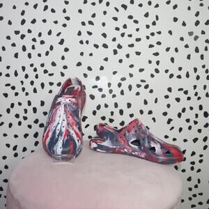 Totes Everywear Red Tie Dye Splash and Play Kids Foam Clog Shoes